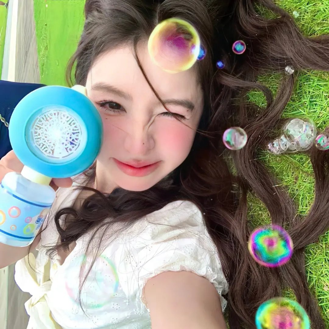 三个俄罗斯女孩 封面